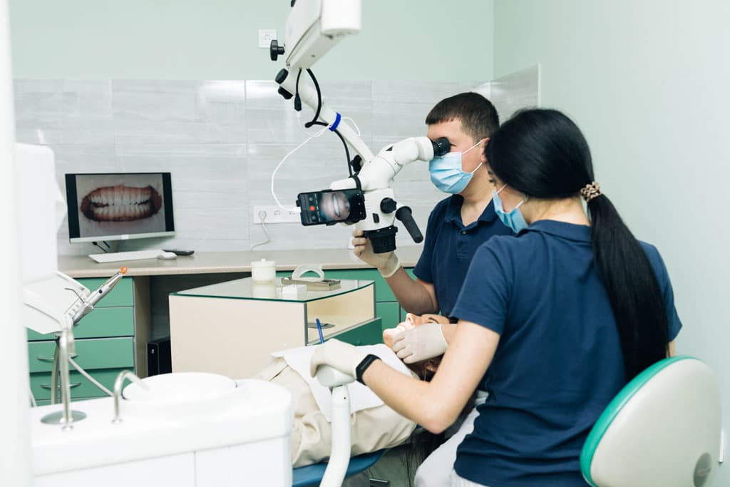 Especialistas en implantes dentales en Ferrol